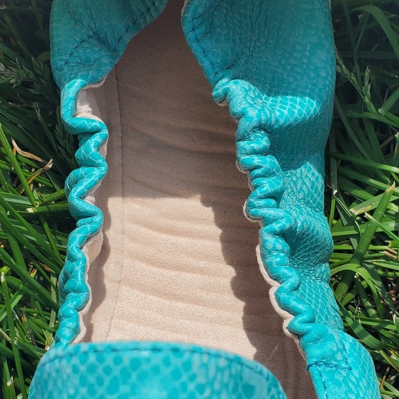 ♻️DONATED ♻️  KRUZERS (FOLDABLE | TRAVEL FLATS) - Picture 5 of 5